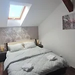 Cosy 2 Bedroom In New Town