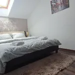 Cosy 2 Bedroom In New Town