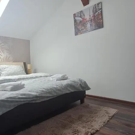 Cosy 2 Bedroom In New Town Apartment