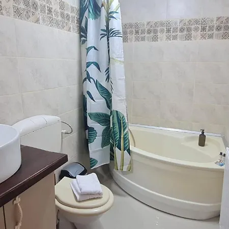Cosy 2 Bedroom In New Town Apartment *