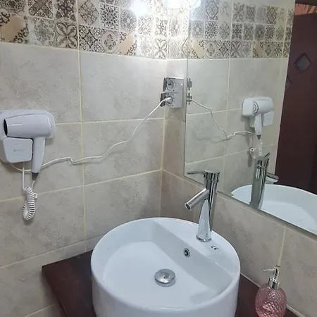 Cosy 2 Bedroom In New Town Brassó
