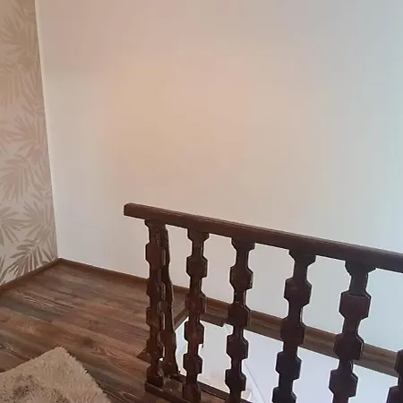 Cosy 2 Bedroom In New Town Apartman *