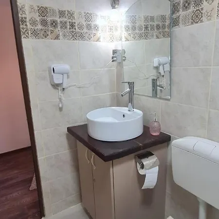Apartman Cosy 2 Bedroom In New Town Brassó