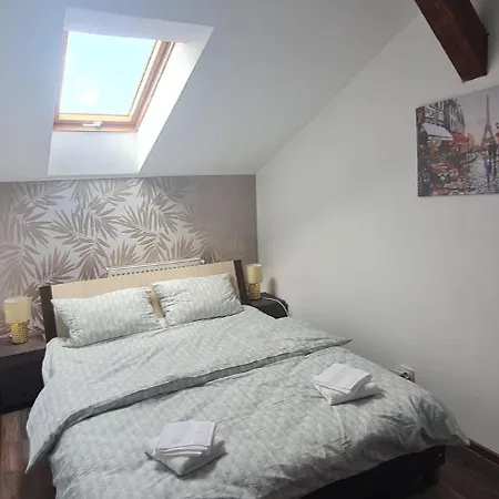 Cosy 2 Bedroom In New Town