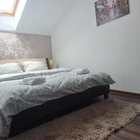 Cosy 2 Bedroom In New Town