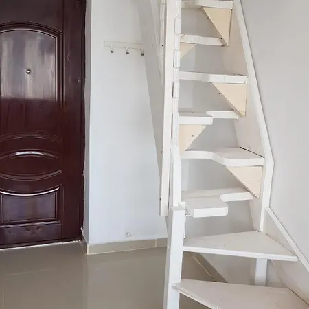 Cosy 2 Bedroom In New Town *