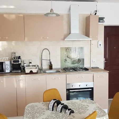 Cosy 2 Bedroom In New Town شقة *