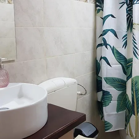 Cosy 2 Bedroom In New Town
