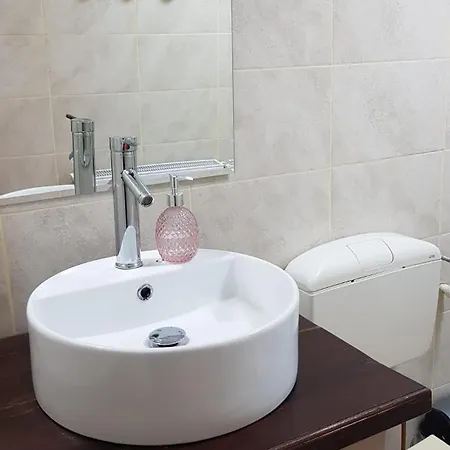 Cosy 2 Bedroom In New Town Apartment