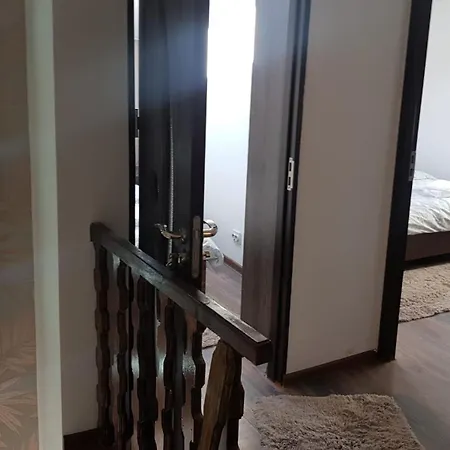 Cosy 2 Bedroom In New Town Daire Braşov