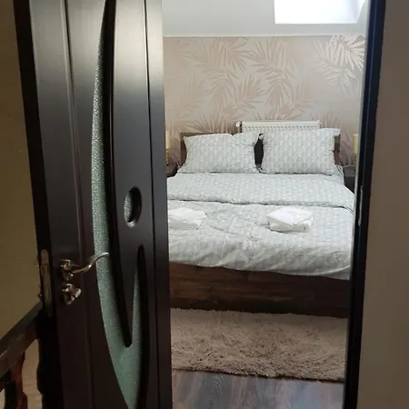 Cosy 2 Bedroom In New Town