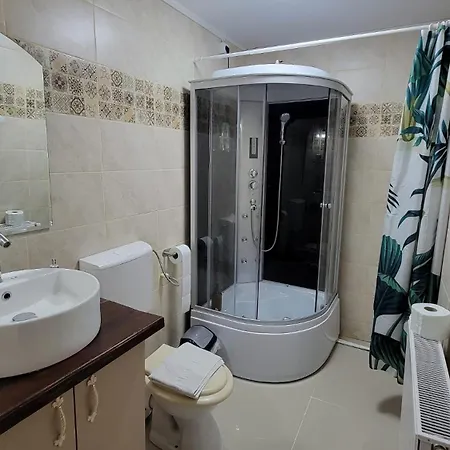 Cosy 2 Bedroom In New Town