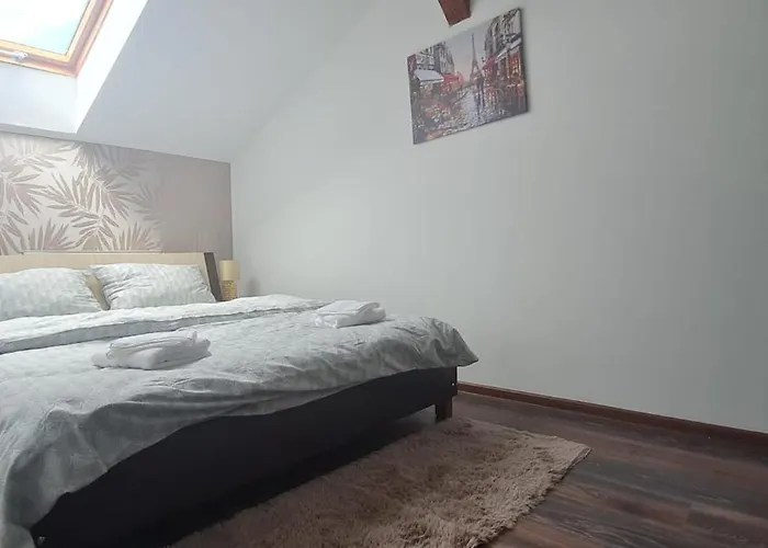 Cosy 2 Bedroom In New Town Apartment