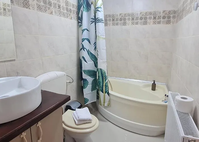 Cosy 2 Bedroom In New Town Apartment *