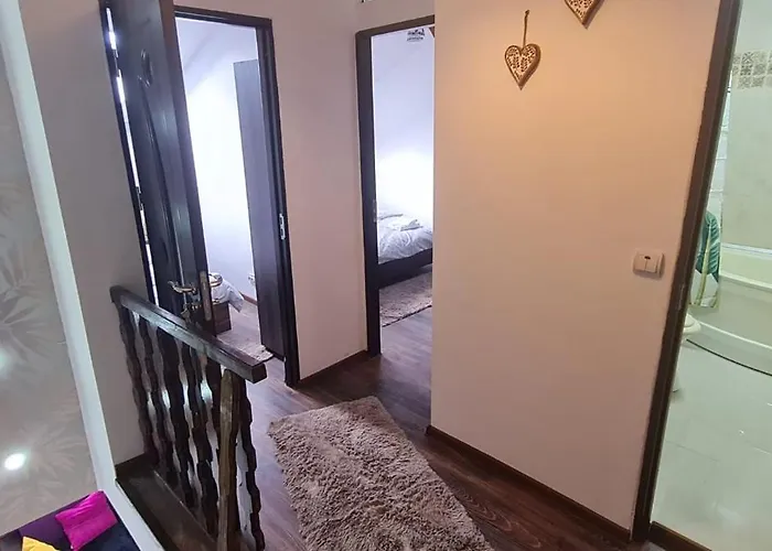 Cosy 2 Bedroom In New Town