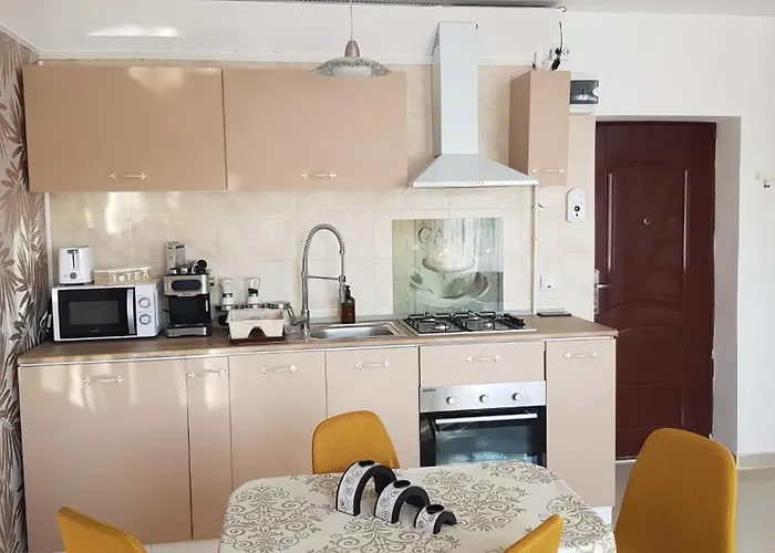 Cosy 2 Bedroom In New Town Apartment *