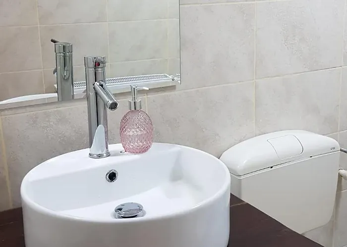 Cosy 2 Bedroom In New Town Apartment